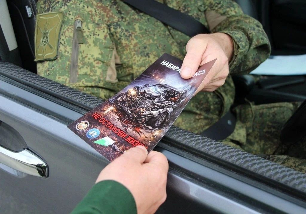 На Сахалине военные автоинспекторы и ГИБДД напомнили водителям о «Дне без автомобиля» На Сахалине военные автоинспекторы и ГИБДД напомнили водителям о «Дне без автомобиля»