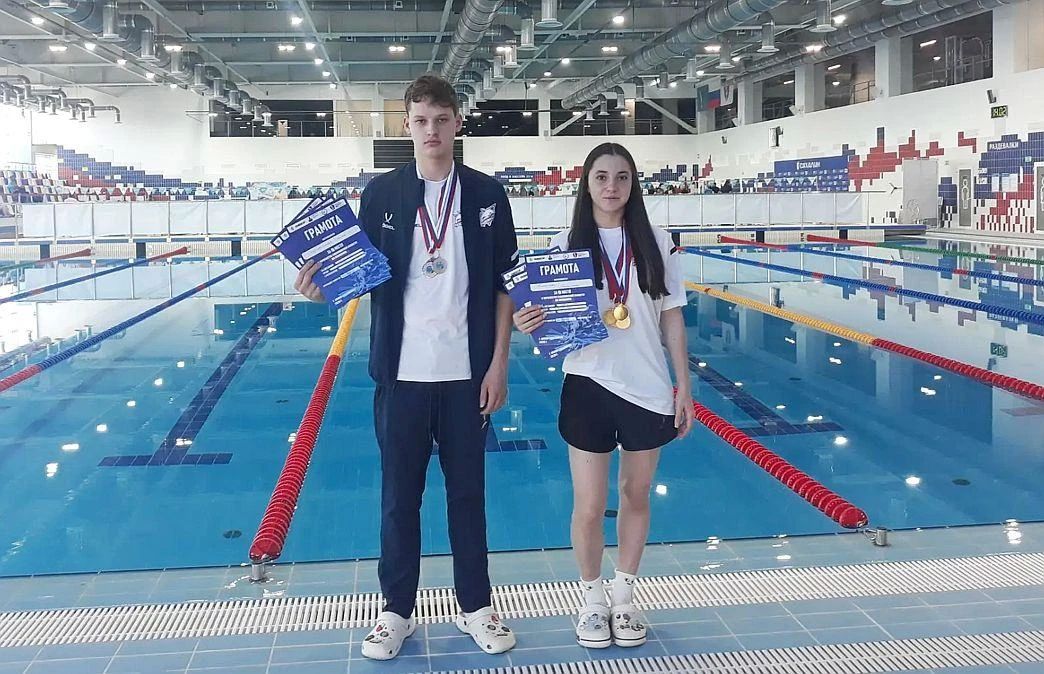 С отличным настроением возвращаются на Итуруп с чемпионата Сахалинской области по плаванию курильчане Аминат Балкарова и Дамир Хурматиллаев