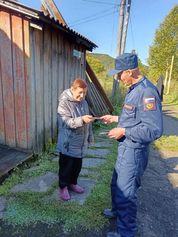Работниками пожарно-спасательной службы Сахалинской области продолжается комплексная работа по профилактике пожаров Работниками пожарно-спасательной службы Сахалинской области продолжается комплексная работа по профилактике пожаров