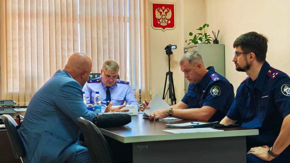 Руководитель следственного управления СК России по Сахалинской области провёл личный приём граждан Руководитель следственного управления СК России по Сахалинской области провёл личный приём граждан