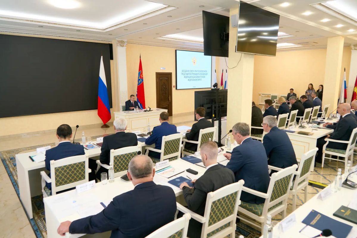 Валерий Лимаренко: Принял участие в совете при полномочном представителе Президента России в ДФО Юрии Трутневе Валерий Лимаренко: Принял участие в совете при полномочном представителе Президента России в ДФО Юрии Трутневе
