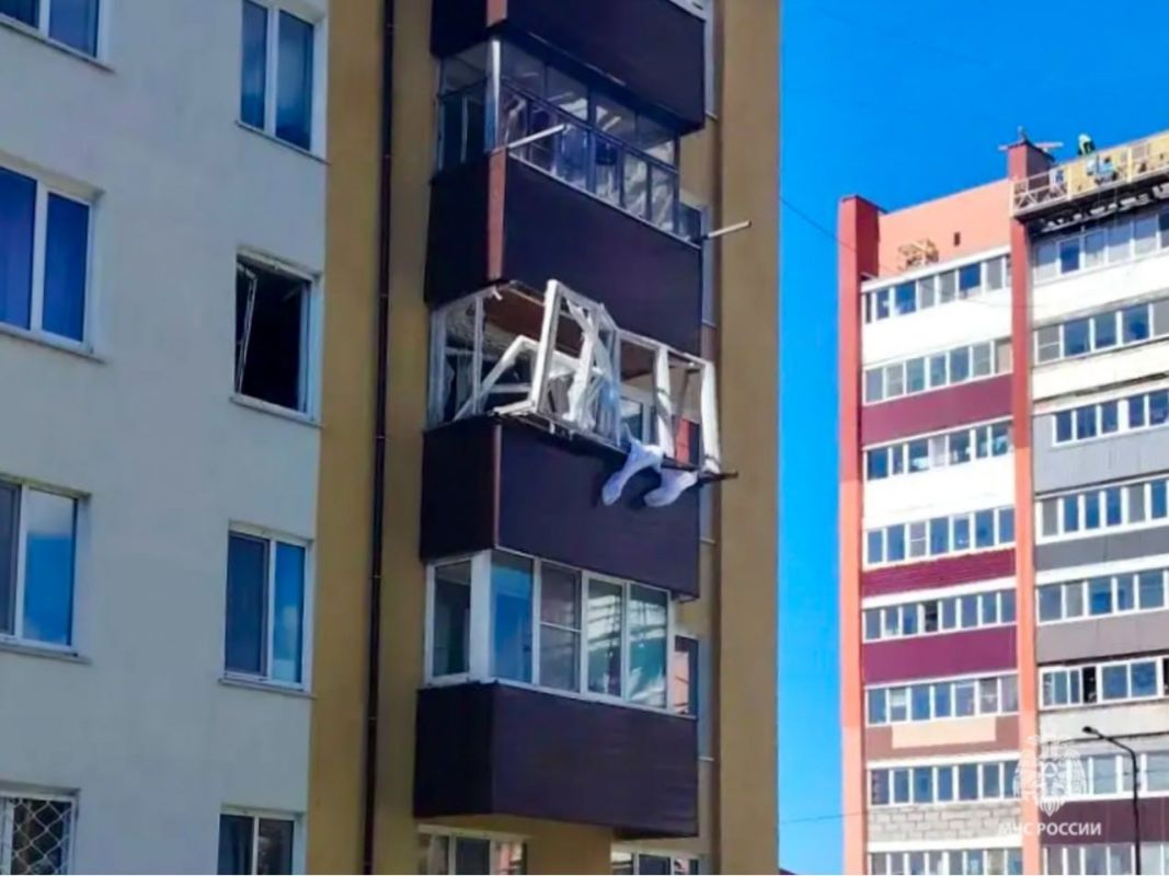 В квартире жилого дома в Холмске взорвался газовый баллончик В квартире жилого дома в Холмске взорвался газовый баллончик