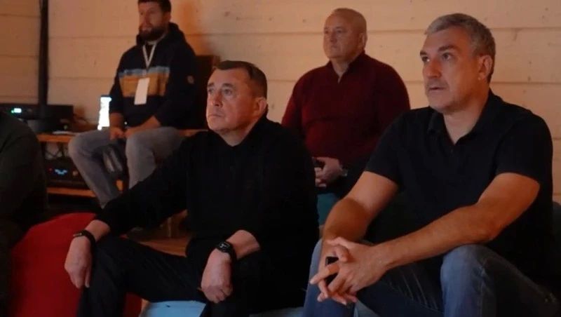 Валерий Лимаренко рассказал Юрию Трутневу о развитии туризма на Сахалине и Курилах