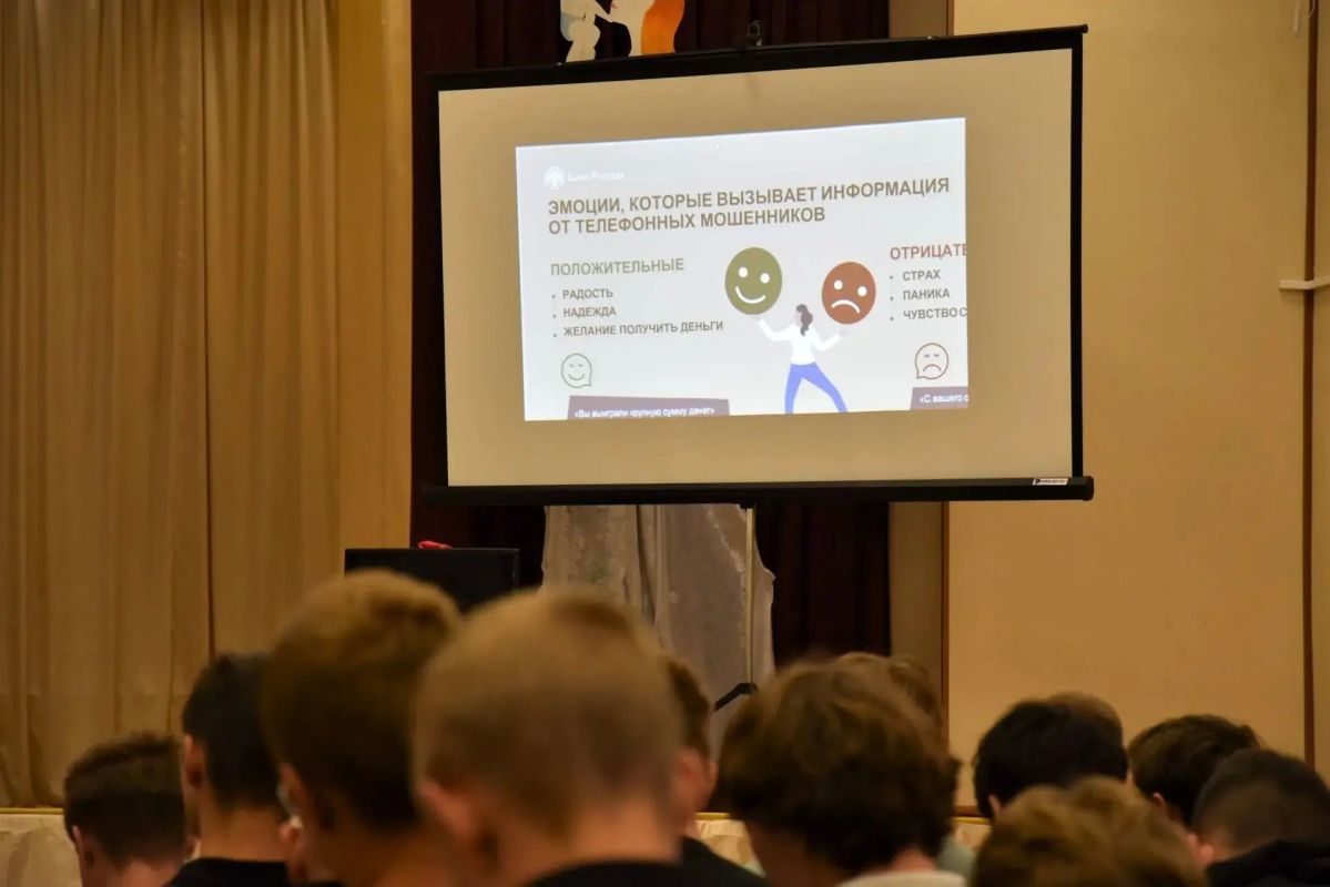 Более 850 студентов сахалинских вузов, колледжей и техникумов прокачали свои навыки в управлении деньгами и кибербезопасности Более 850 студентов сахалинских вузов, колледжей и техникумов прокачали свои навыки в управлении деньгами и кибербезопасности