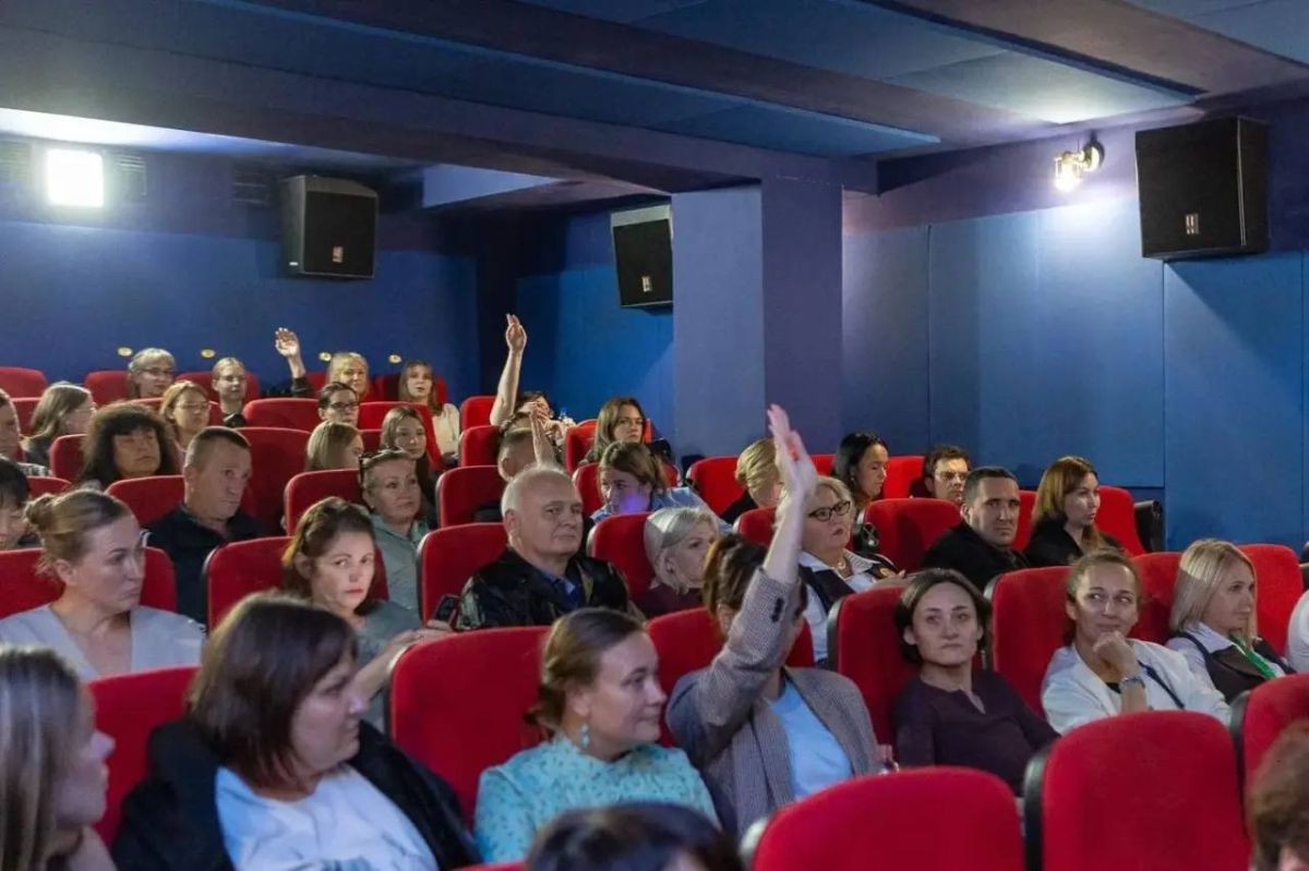 В Южно-Сахалинске прошёл специальный показ фильма «Выготский» В Южно-Сахалинске прошёл специальный показ фильма «Выготский»