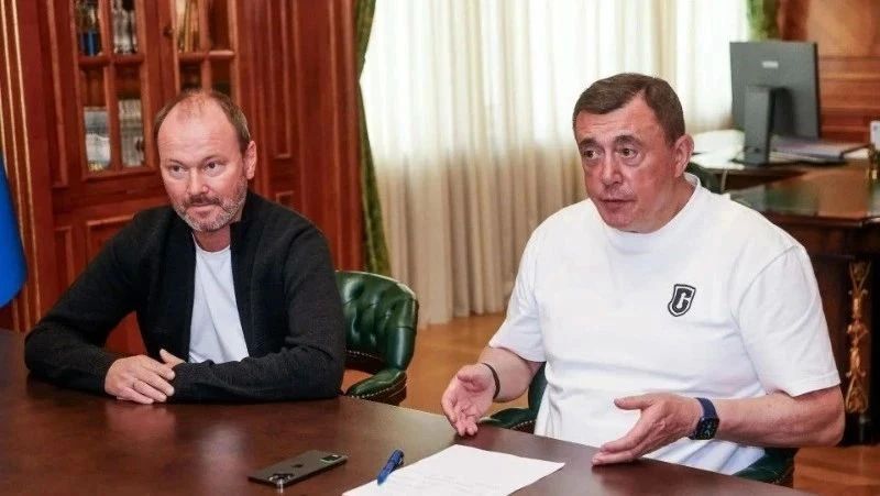 Губернатор Валерий Лимаренко обсудил развитие борьбы на Сахалине с руководством федерации