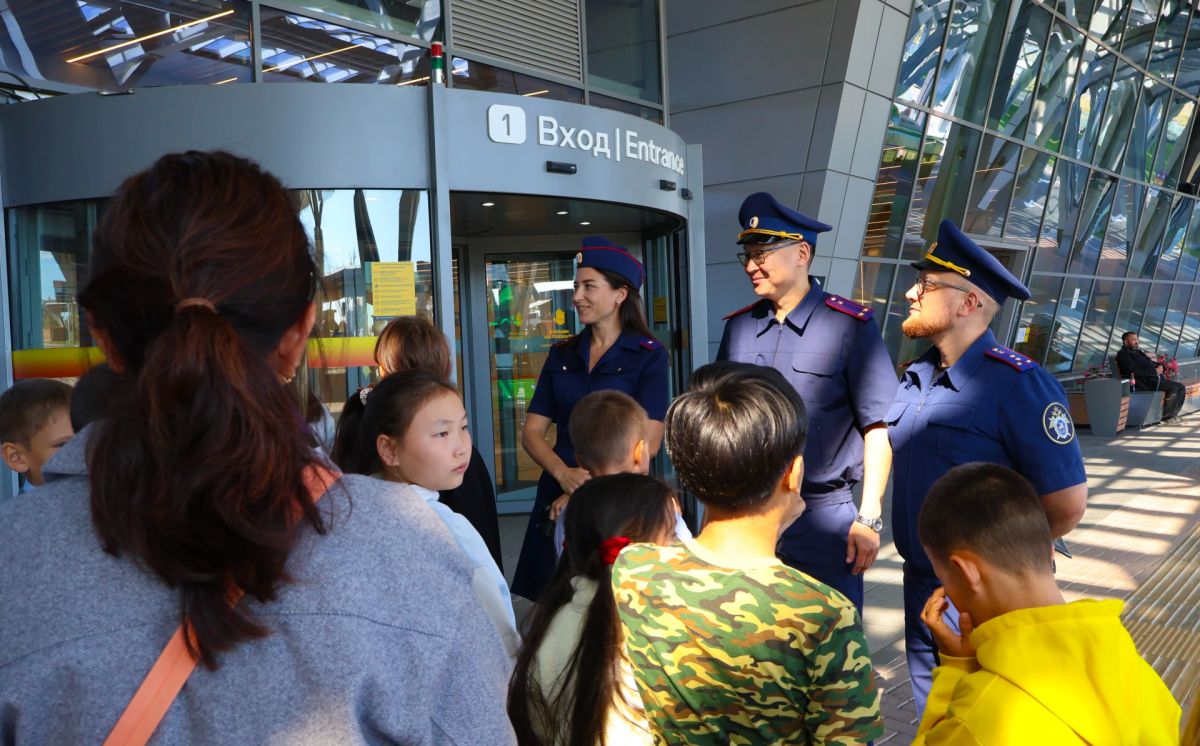 По инициативе Женского совета воспитанники реабилитационного центра «Маячок» побывали на экскурсии в аэропорту Южно-Сахалинска