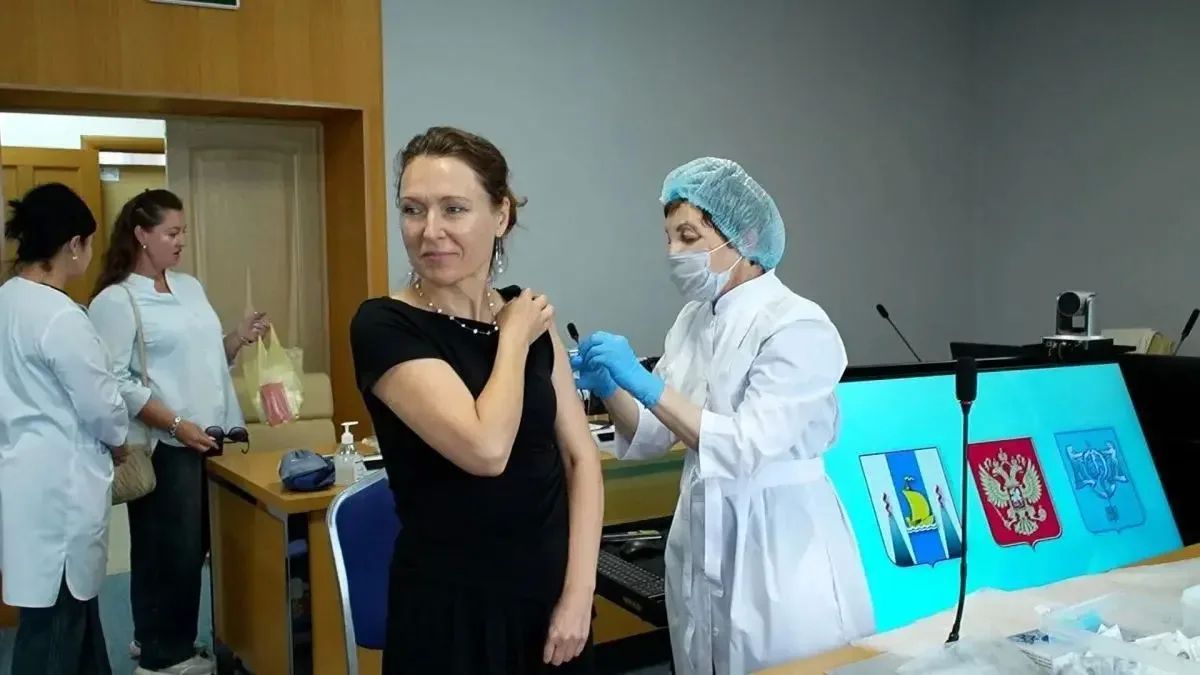 В Южно-Сахалинске продолжается вакцинация от группа В Южно-Сахалинске продолжается вакцинация от группа