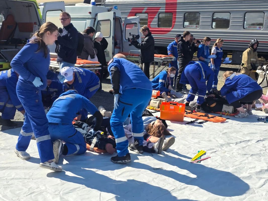 Сегодня в областном центре состоялись масштабные учения по ликвидации последствий железнодорожной аварии Сегодня в областном центре состоялись масштабные учения по ликвидации последствий железнодорожной аварии
