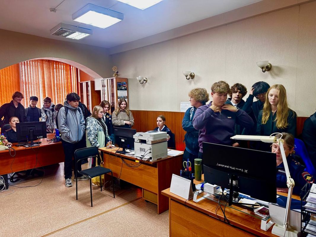 Старшеклассники познакомились с работой Госавтоинспекции Старшеклассники познакомились с работой Госавтоинспекции