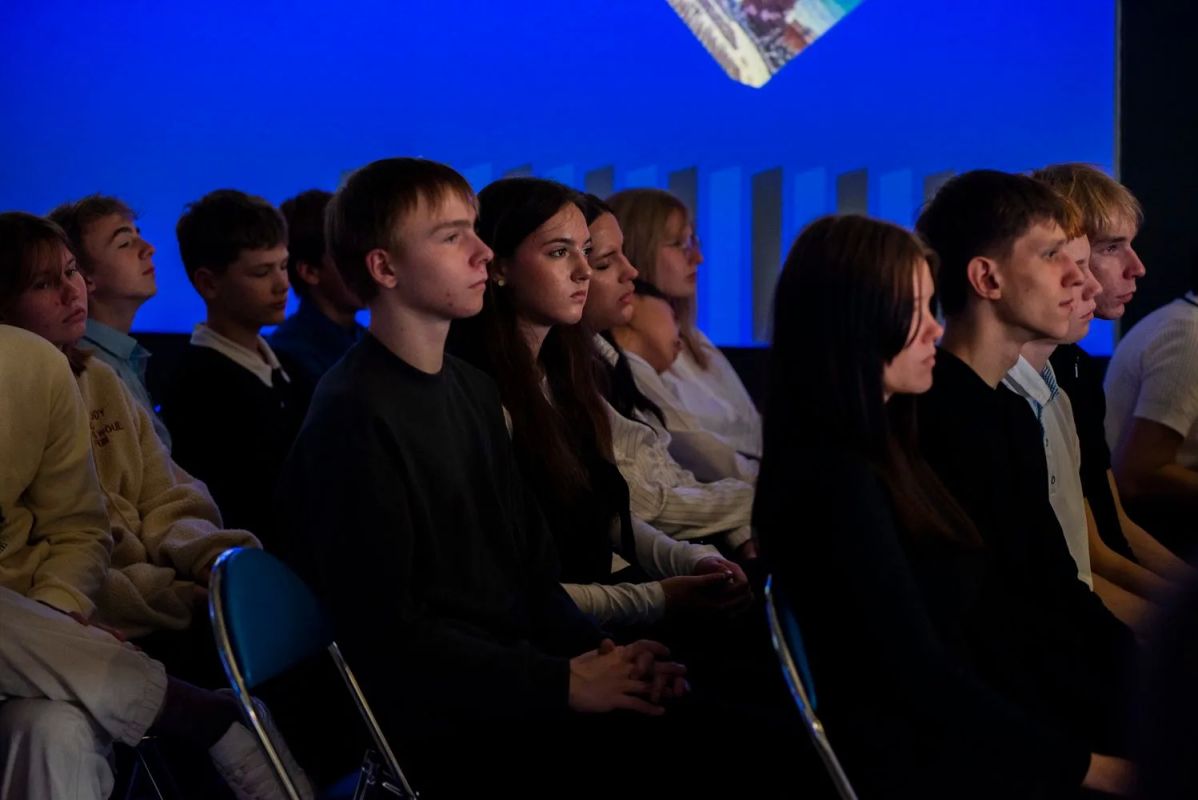 На пресс-конференции в Южно-Сахалинске представили единую линейку учебников истории и обществознания На пресс-конференции в Южно-Сахалинске представили единую линейку учебников истории и обществознания