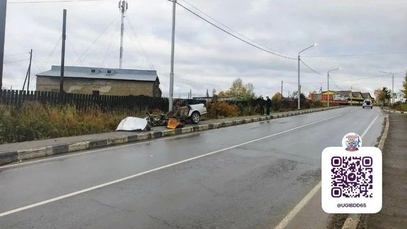 Водитель Toyota Mark II врезался в уличный фонарь в Тымовском районе