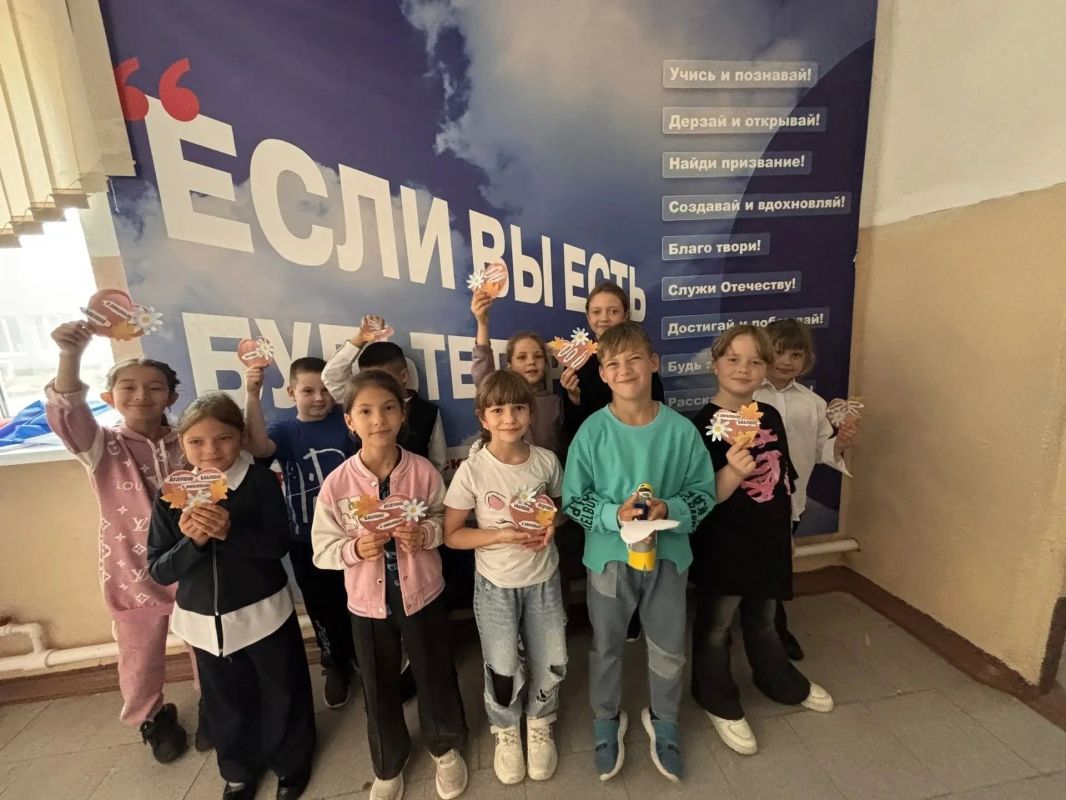 Школьники подготовили подарки для старшего поколения