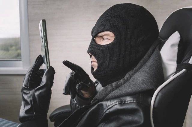 В Корсакове мошенники звонят пенсионерам от имени мэрии и прокуратуры