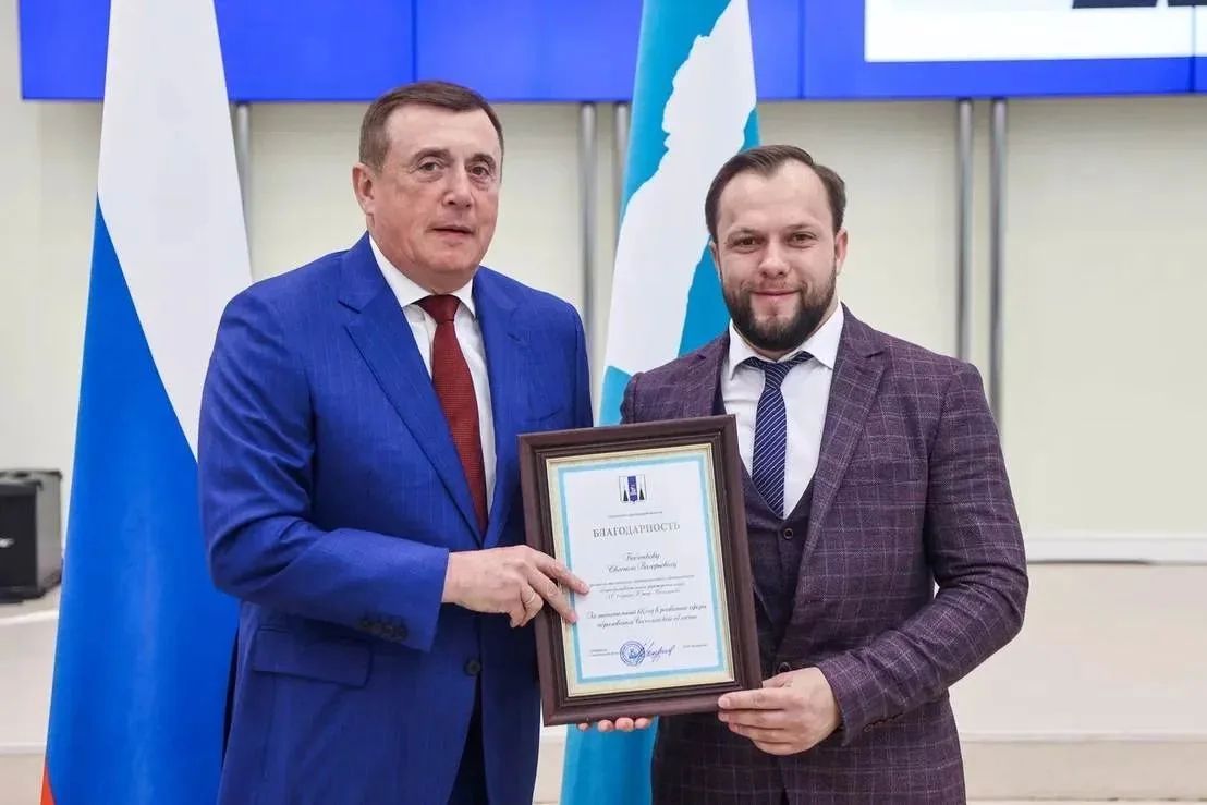 День учителя!. Южно-сахалинских педагогов - победителей и участников всероссийских мероприятий - с профессиональным праздником поздравил губернатор Валерий Лимаренко День учителя!. Южно-сахалинских педагогов - победителей и участников всероссийских мероприятий - с профессиональным праздником поздравил губернатор Валерий Лимаренко