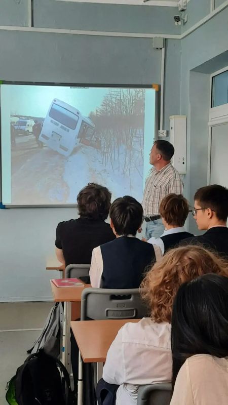 Преподаватели УМЦ провели в Лицее №1 урок безопасности ко Дню гражданской обороны Преподаватели УМЦ провели в Лицее №1 урок безопасности ко Дню гражданской обороны