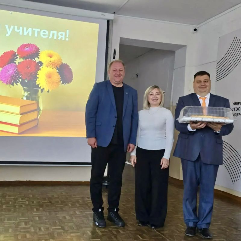Депутаты областной Думы поздравили педагогов Сахалина и Курил с Днем учителя Депутаты областной Думы поздравили педагогов Сахалина и Курил с Днем учителя