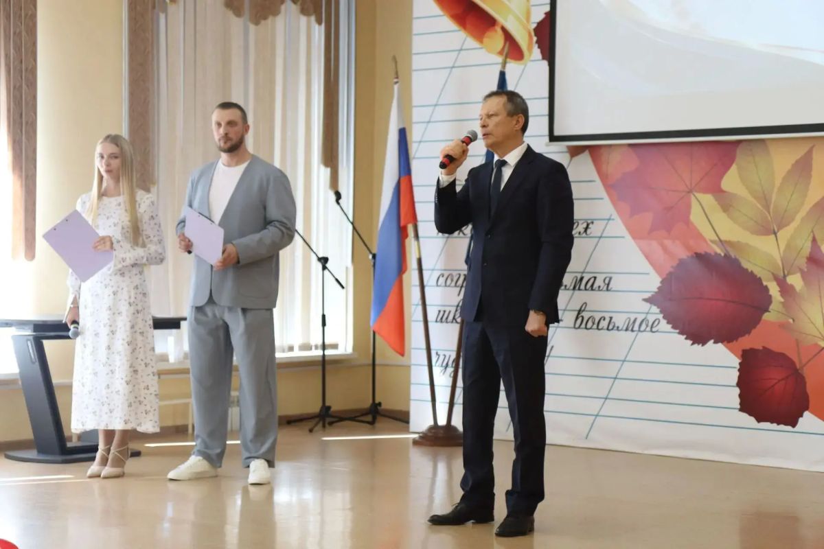 В школе № 8 прошла церемония награждения педагогов, приуроченная ко Дню учителя В школе № 8 прошла церемония награждения педагогов, приуроченная ко Дню учителя