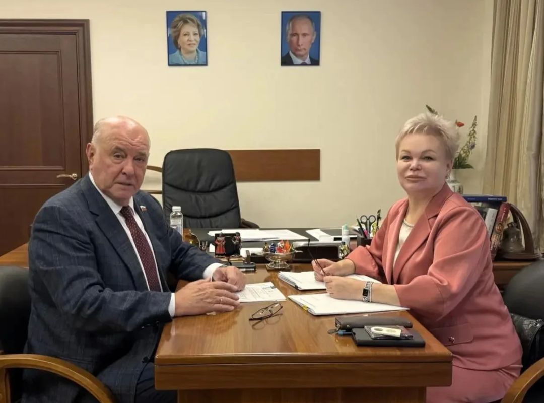 Григорий Карасин: Традиционно перед парламентскими слушаниями по бюджету в Совете Федерации встретились с председателем Сахалинской областной Думы Еленой Николаевной Касьяновой