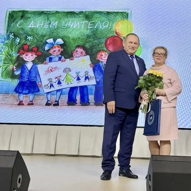 Депутаты областной Думы поздравили педагогов Сахалина и Курил с Днем учителя