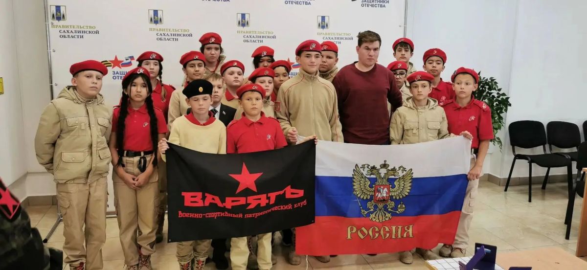 Экскурсию и мастер-класс для юнармейцев провёл сахалинский художник Максим Дернов Экскурсию и мастер-класс для юнармейцев провёл сахалинский художник Максим Дернов