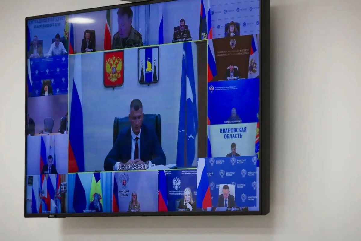 Глава Минстроя России Ирек Файзуллин провел еженедельное совещание с регионами и главными распорядителями бюджетных средств (ГРБС) Глава Минстроя России Ирек Файзуллин провел еженедельное совещание с регионами и главными распорядителями бюджетных средств (ГРБС)