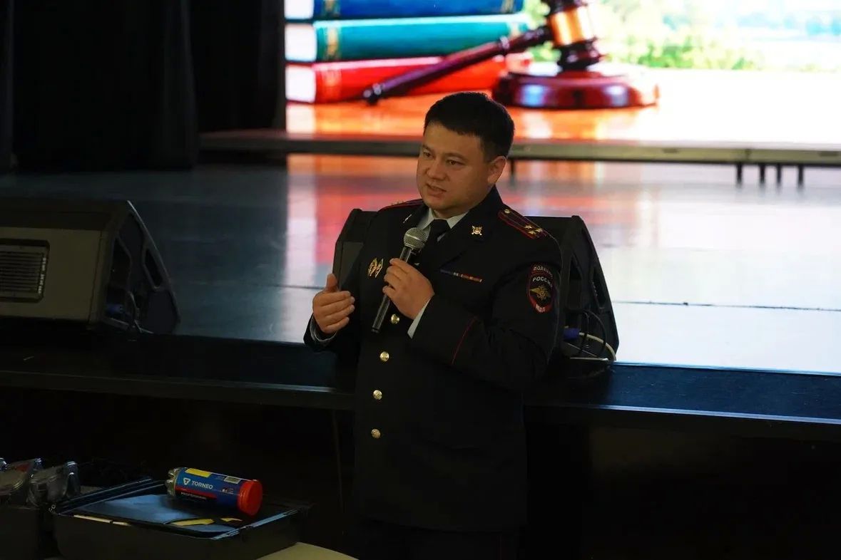 РЕБЁНОК И ЗАКОН: ВОСПИТАЕМ НАШУ МОЛОДЁЖЬ ВМЕСТЕ! РЕБЁНОК И ЗАКОН: ВОСПИТАЕМ НАШУ МОЛОДЁЖЬ ВМЕСТЕ!
