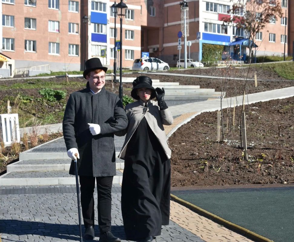 Президентский нацпроект преобразил центр Долинска: в городе открыли обновленный сквер имени Чехова с фонтаном Президентский нацпроект преобразил центр Долинска: в городе открыли обновленный сквер имени Чехова с фонтаном