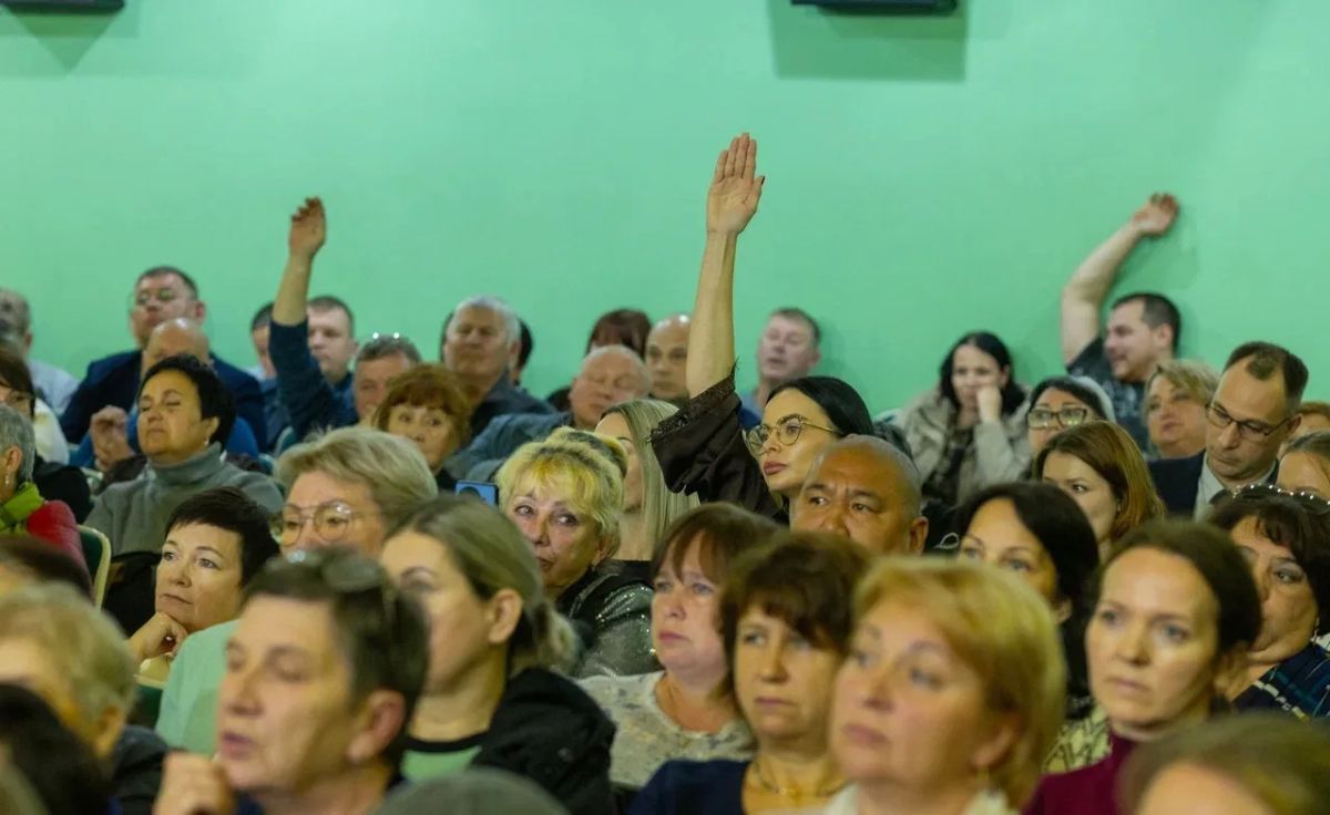 Совместно с губернатором Валерием Лимаренко министр социальной защиты Сахалинской области Ольга Орлова работала в Ногликском муниципальном округе Совместно с губернатором Валерием Лимаренко министр социальной защиты Сахалинской области Ольга Орлова работала в Ногликском муниципальном округе