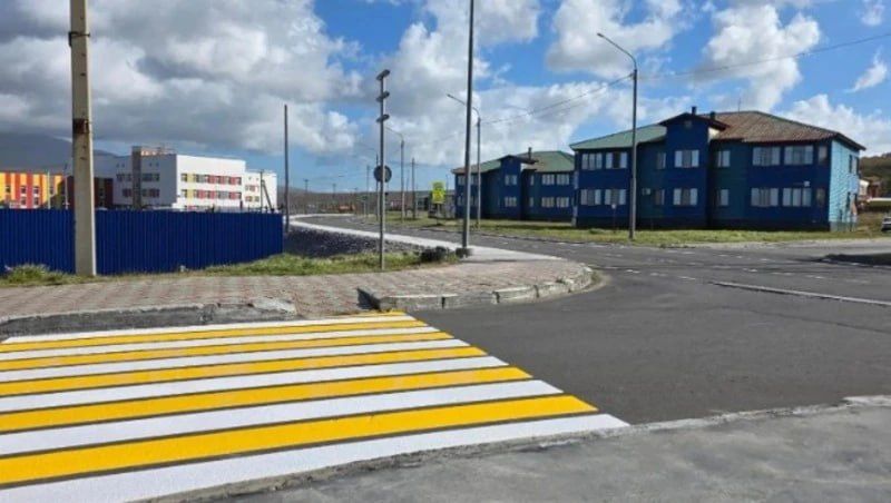 Рядом со школой в Курильске оборудуют новые тротуары