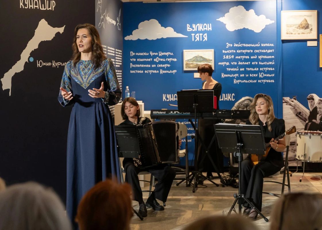 Вечер «Поющего музея» с ансамблем «Ковер-Бэнд» провели в Южно-Сахалинске Вечер «Поющего музея» с ансамблем «Ковер-Бэнд» провели в Южно-Сахалинске
