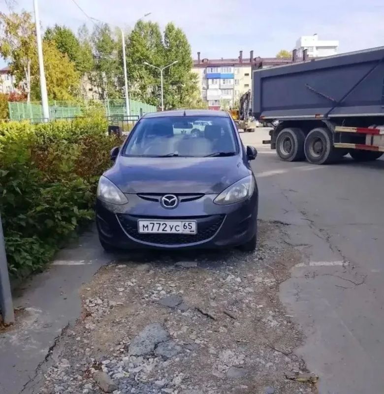 Ищем собственника авто!. После проведения земляных работ на ул. Сахалинской, 36а необходимо восстановить благоустройство