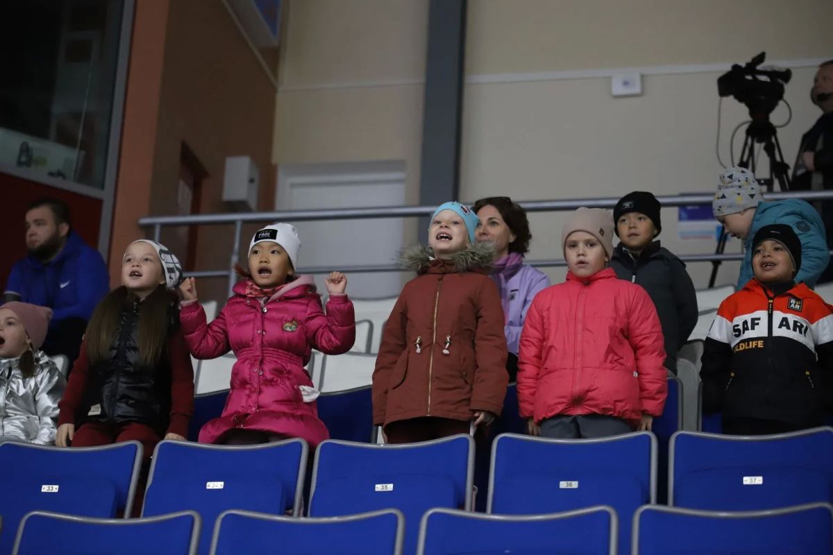 «Сахалинские львы» одержали верх над командой «Кодар» в матче чемпионата России по следж-хоккею «Сахалинские львы» одержали верх над командой «Кодар» в матче чемпионата России по следж-хоккею