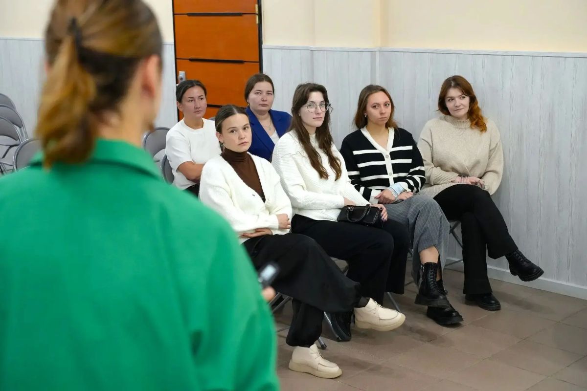 АРЧК делится инструментами профессионального роста: в Ногликах прошёл мастеркласс о борьбе с выгоранием