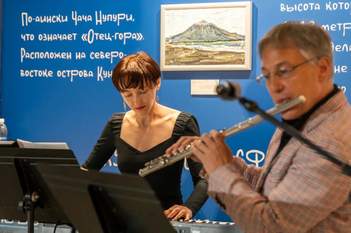 Вечер «Поющего музея» с ансамблем «Ковер-Бэнд» провели в Южно-Сахалинске Вечер «Поющего музея» с ансамблем «Ковер-Бэнд» провели в Южно-Сахалинске