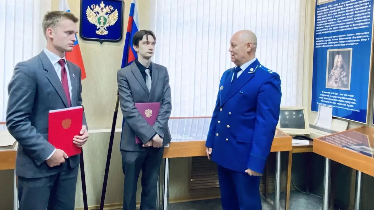 Молодые специалисты прокуратуры Сахалинской области приняли Присягу прокурора Молодые специалисты прокуратуры Сахалинской области приняли Присягу прокурора