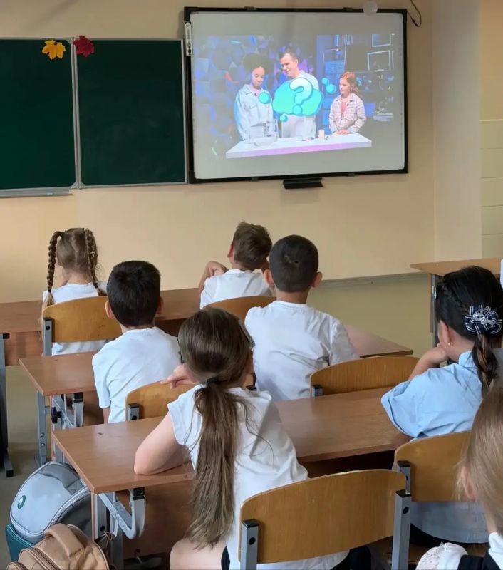 Уроки чистого воздуха. Для учащихся 1Д класса прошло увлекательное занятие в рамках программы внеурочной деятельности «Орлята России» (трек «Орленок-эколог») по теме «Уроки чистого воздуха» Уроки чистого воздуха. Для учащихся 1Д класса прошло увлекательное занятие в рамках программы внеурочной деятельности «Орлята России» (трек «Орленок-эколог») по теме «Уроки чистого воздуха»