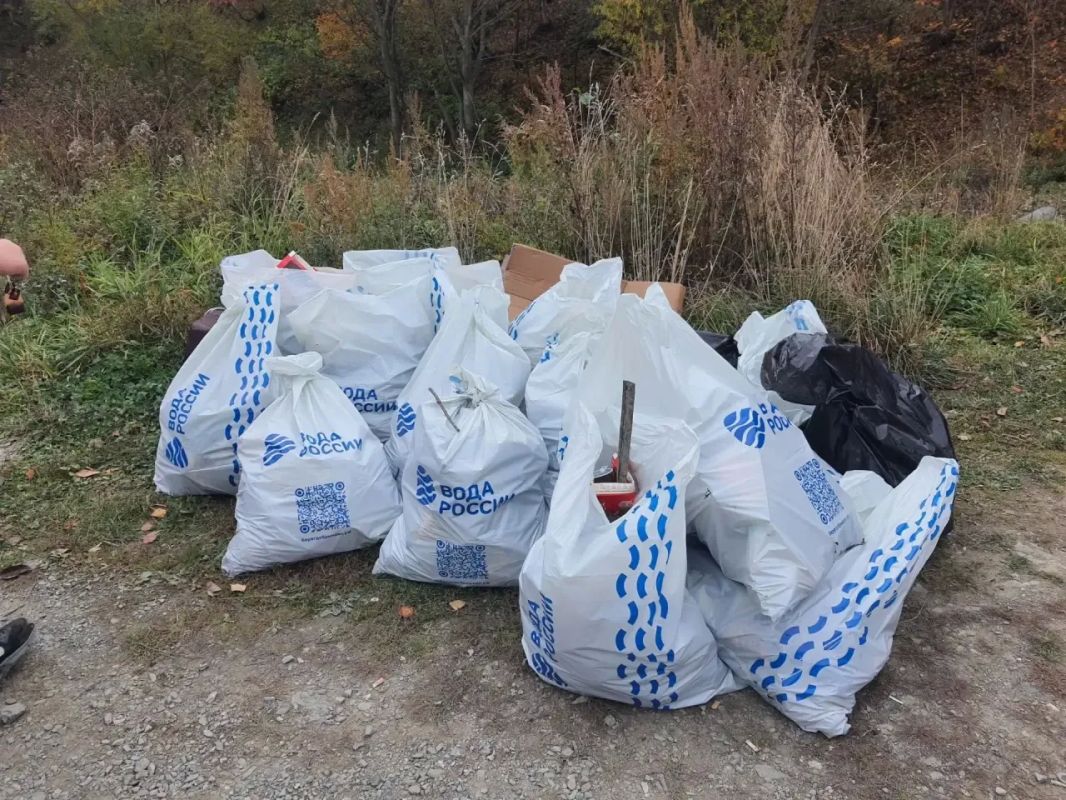 Сотрудники «РВК-Сахалин» приняли участие в волонтерской акции «Вода России» Сотрудники «РВК-Сахалин» приняли участие в волонтерской акции «Вода России»