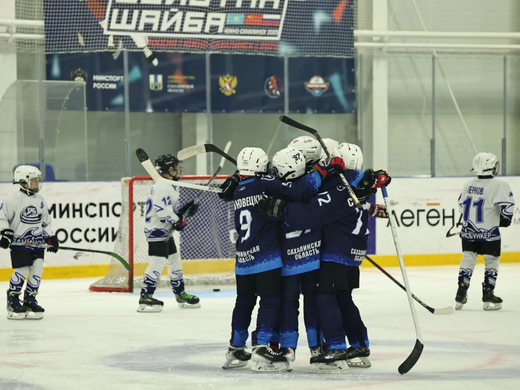 На Сахалине стартовал Кубок Федерации ДФО по хоккею На Сахалине стартовал Кубок Федерации ДФО по хоккею