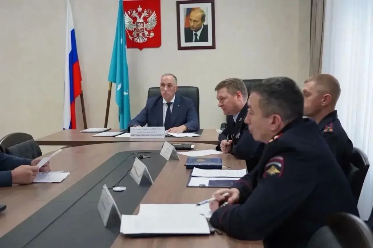 Начальник УМВД России по Сахалинской области Владимир Арбузов провёл приём граждан в приемной Президента Российской Федерации по Сахалинской области Начальник УМВД России по Сахалинской области Владимир Арбузов провёл приём граждан в приемной Президента Российской Федерации по Сахалинской области
