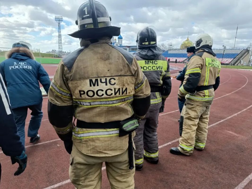 От формы 80-х до современных технологий: на Сахалине устроили забег поколений пожарных! От формы 80-х до современных технологий: на Сахалине устроили забег поколений пожарных!