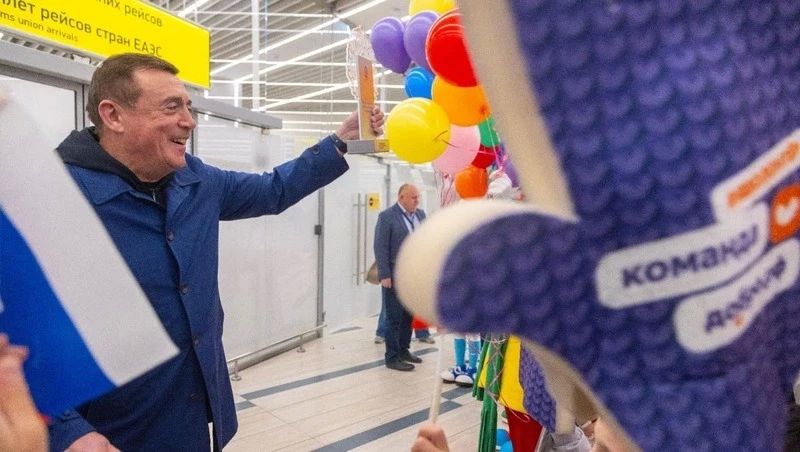 Как встречали островную «Семью года» в аэропорту Южно-Сахалинска: фото и видео Как встречали островную «Семью года» в аэропорту Южно-Сахалинска: фото и видео