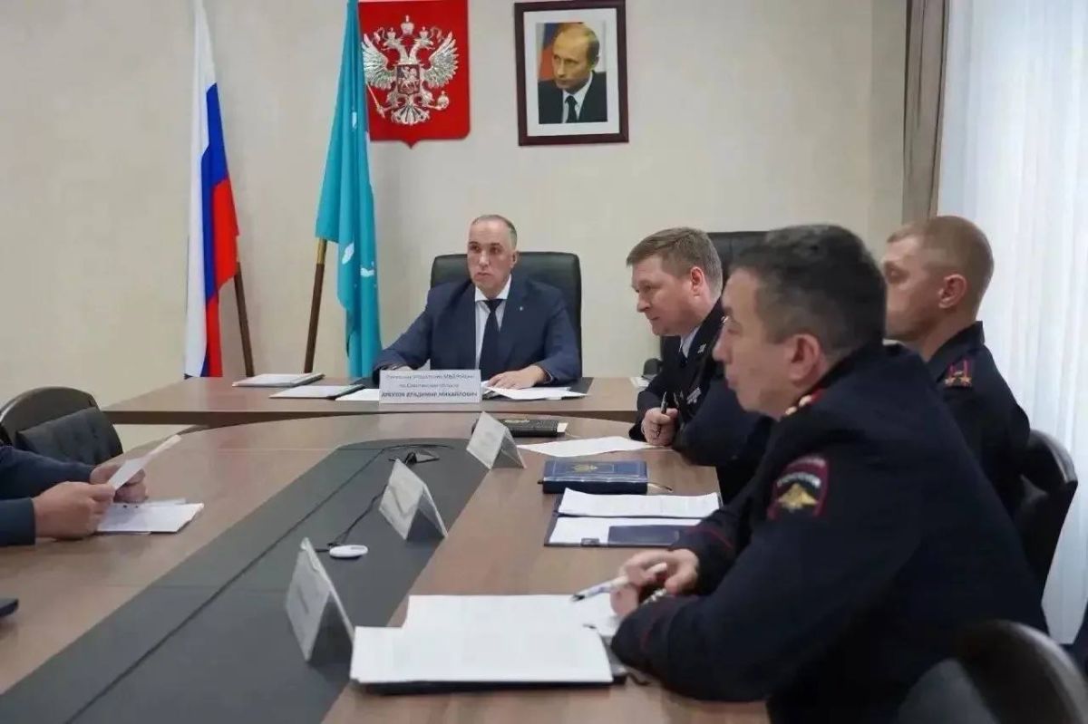Начальник УМВД России по Сахалинской области Владимир Арбузов провёл приём граждан в приемной Президента Российской Федерации по Сахалинской области Начальник УМВД России по Сахалинской области Владимир Арбузов провёл приём граждан в приемной Президента Российской Федерации по Сахалинской области