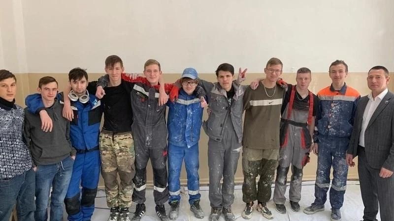 Сахалинские студенты шьют для бойцов, пекут пироги и отправляют посылки в зону СВО Сахалинские студенты шьют для бойцов, пекут пироги и отправляют посылки в зону СВО