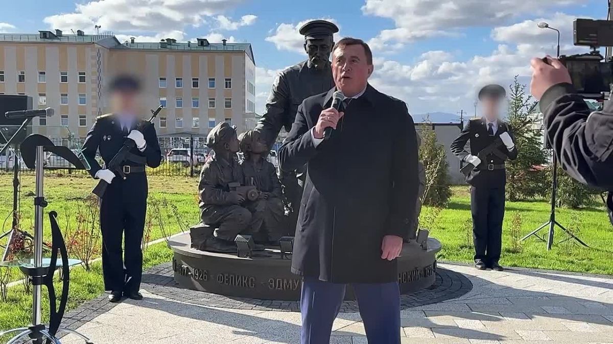 Валерий Лимаренко: В Южно-Сахалинске, в сквере «Щит и меч», открыли памятник Феликсу Эдмундовичу Дзержинскому