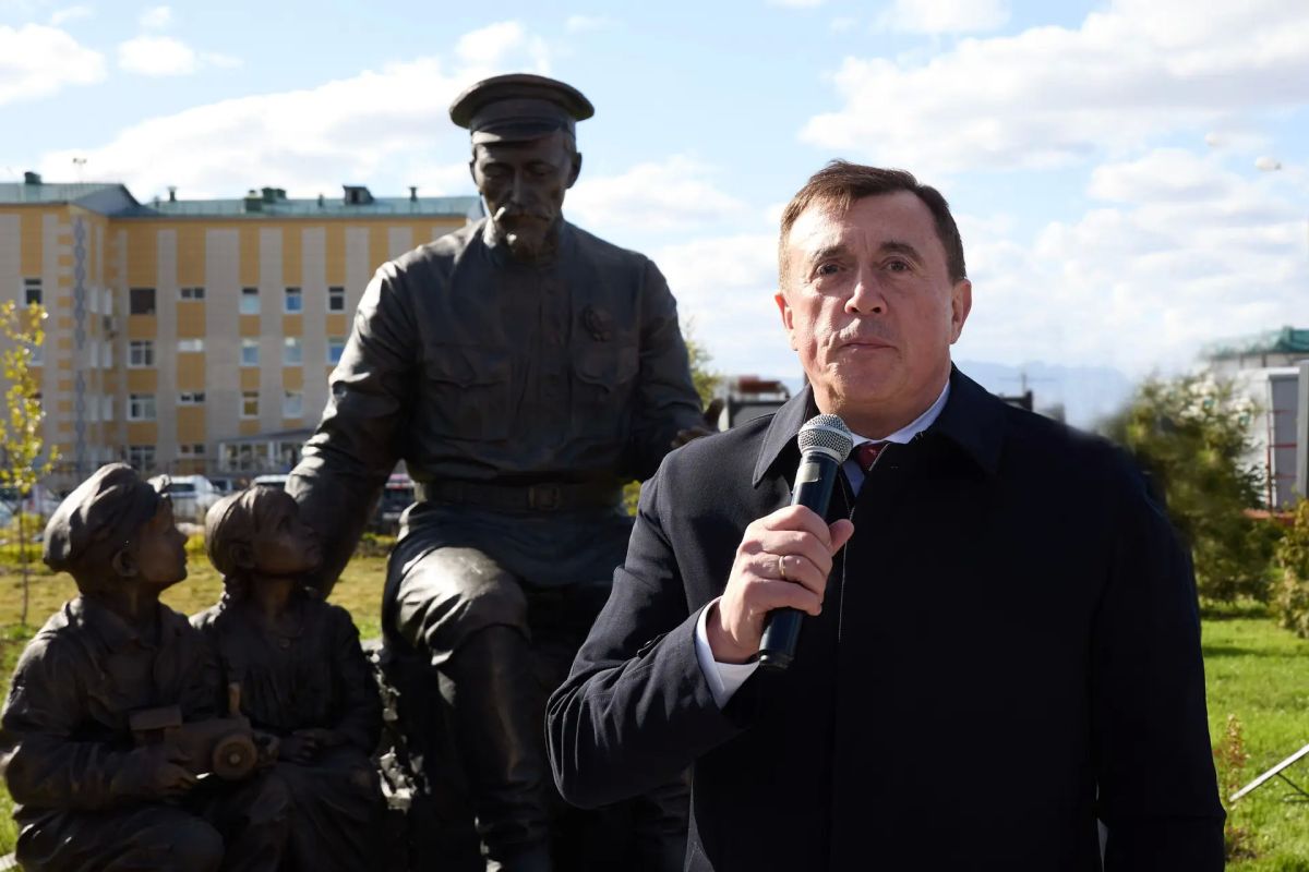 В Южно-Сахалинске открыли памятник Феликсу Дзержинскому В Южно-Сахалинске открыли памятник Феликсу Дзержинскому