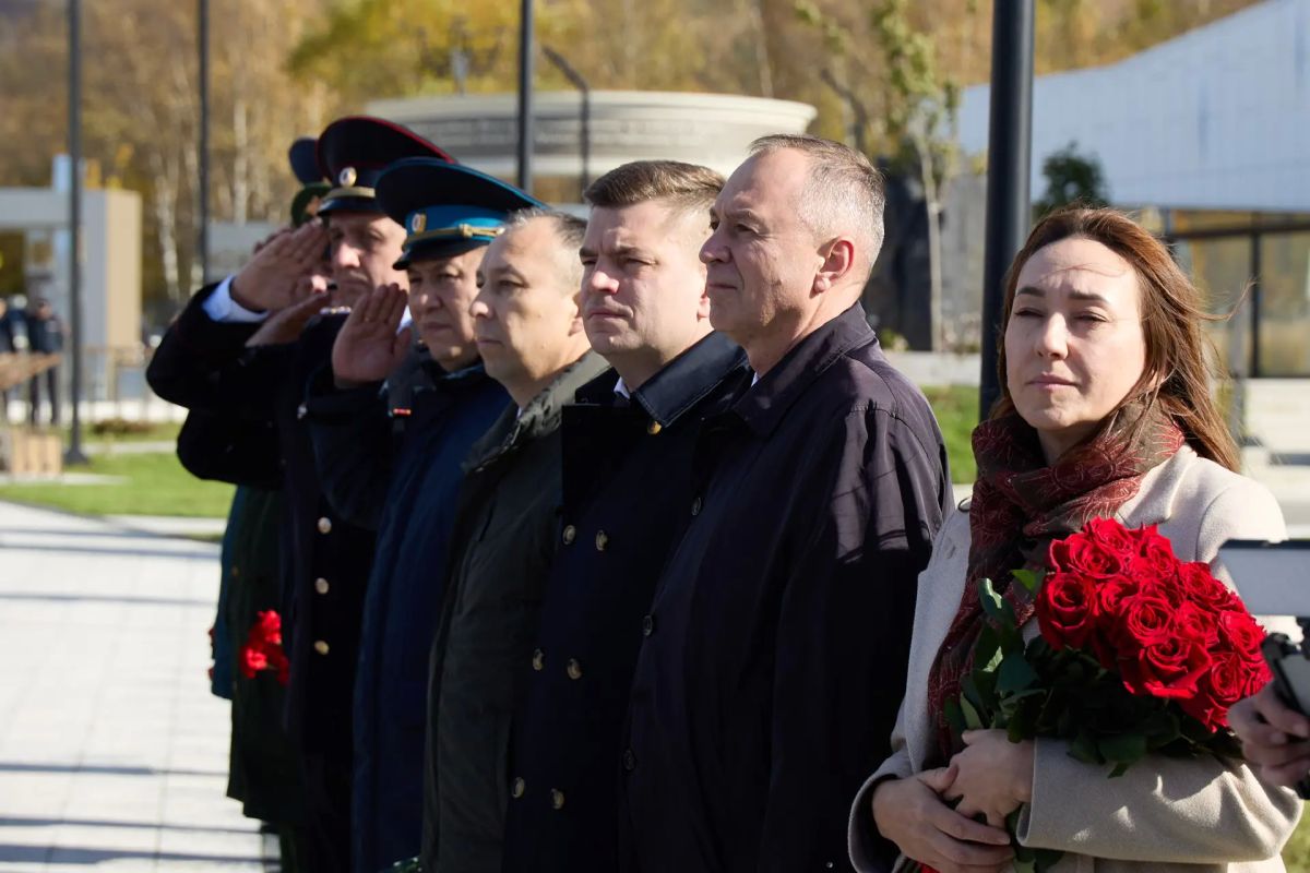 В Южно-Сахалинске открыли памятник Феликсу Дзержинскому В Южно-Сахалинске открыли памятник Феликсу Дзержинскому