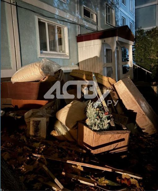 Южносахалинцы жалуются на свалку у дома на Мира, 269 Южносахалинцы жалуются на свалку у дома на Мира, 269