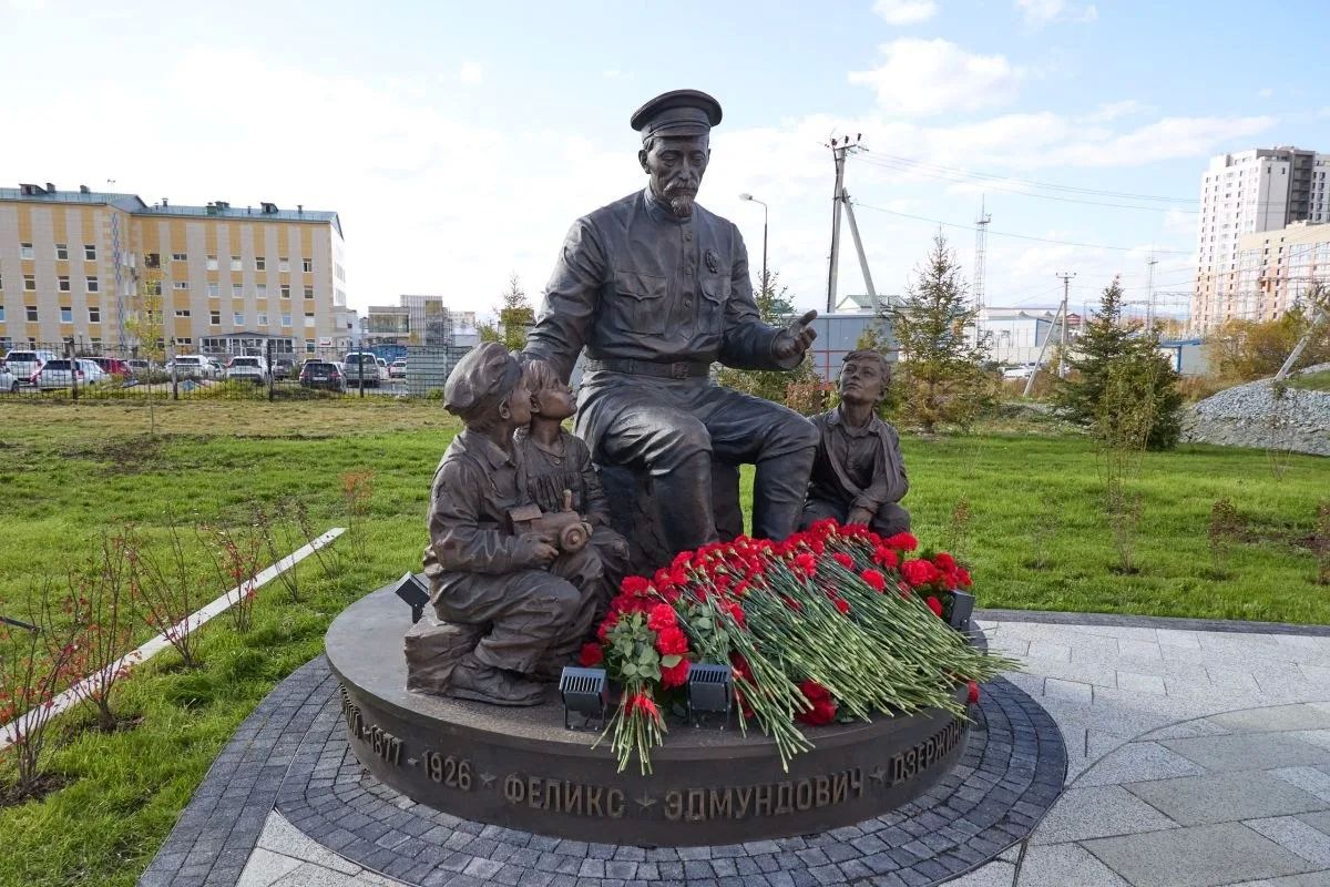В Южно-Сахалинске открыли памятник Феликсу Дзержинскому