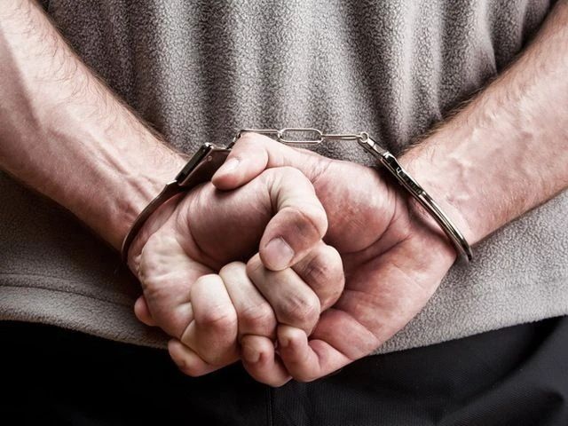 В Южно-Сахалинске полицейские задержали двоих мужчин, обманувших случайного знакомого В Южно-Сахалинске полицейские задержали двоих мужчин, обманувших случайного знакомого